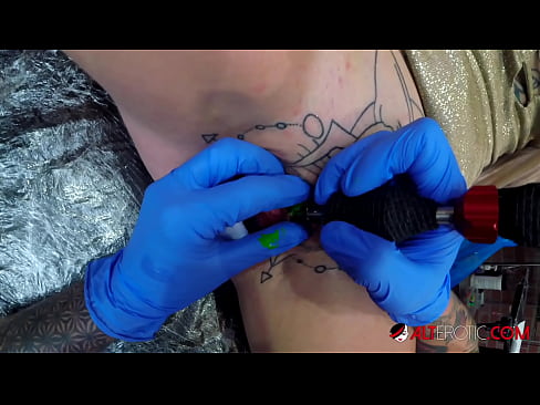 ❤️ tattooed ທີ່ສຸດ Hottie Sully Savage ໄດ້ຮັບ tattoo ສຸດ clitoris ຂອງນາງ ❤️❌ ມີເພດສຳພັນ ຢູ່ຄອມ lo.xxxtun.ru ❌
